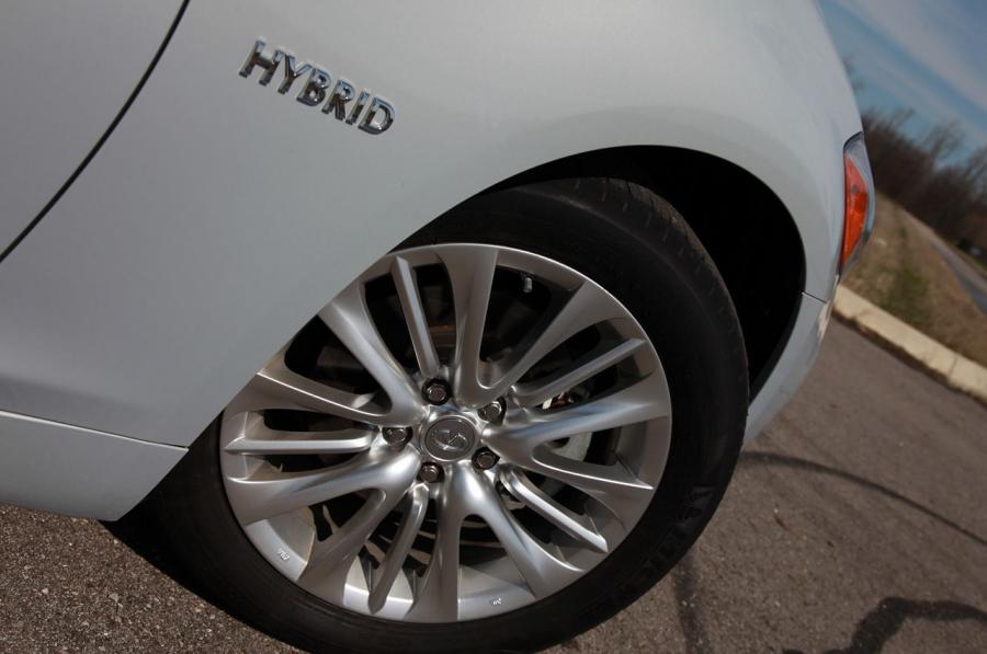  Infiniti M35h 2012 года  (фото 39 из 44)